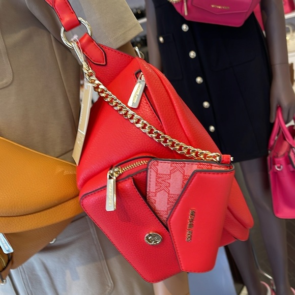 MICHAEL KORS
Maisie Large Pebbled Leather 2-in-1 Sling Pack
Dark Sangria 
NWT - Picture 11 of 16